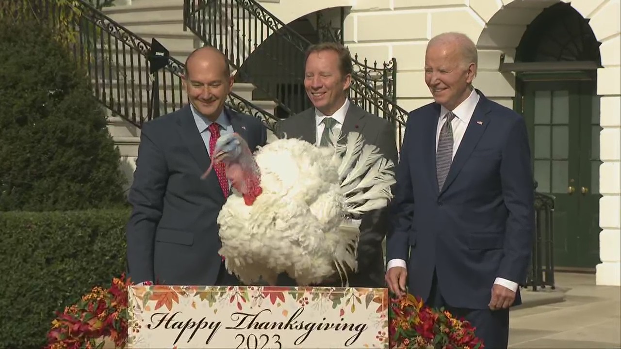 President Biden pardons MN turkeys [RAW]