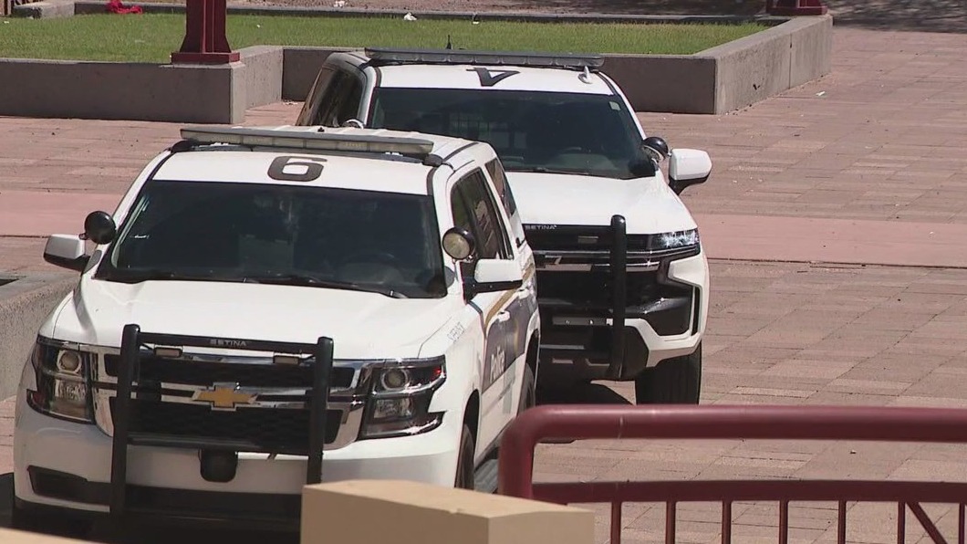 Shooting victim walks into Phoenix library asking for help