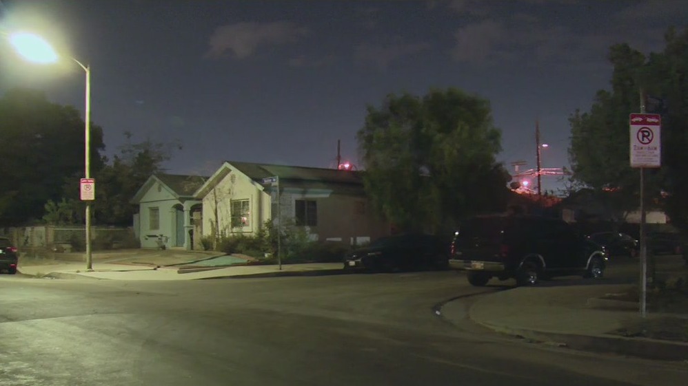 Teen killed, girlfriend wounded in car-to-car shooting in Pacoima