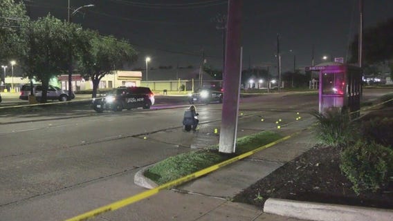 Man shot, killed near northwest Houston bus stop, police say
