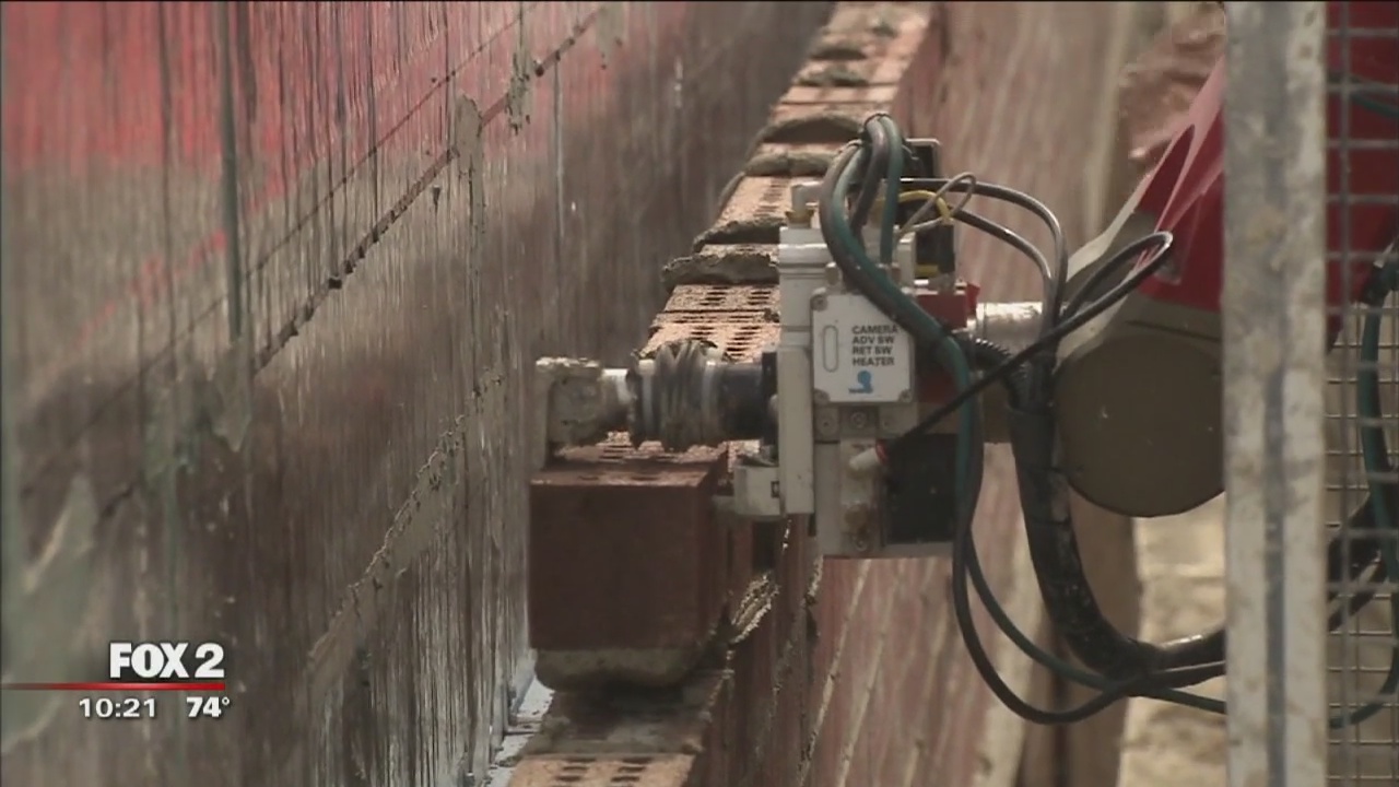 Brick-laying robot helping construct buildings in Michigan