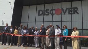 Discover opens new customer care center on Chicago's South Side
