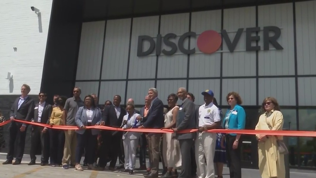 Discover opens new customer care center on Chicago's South Side