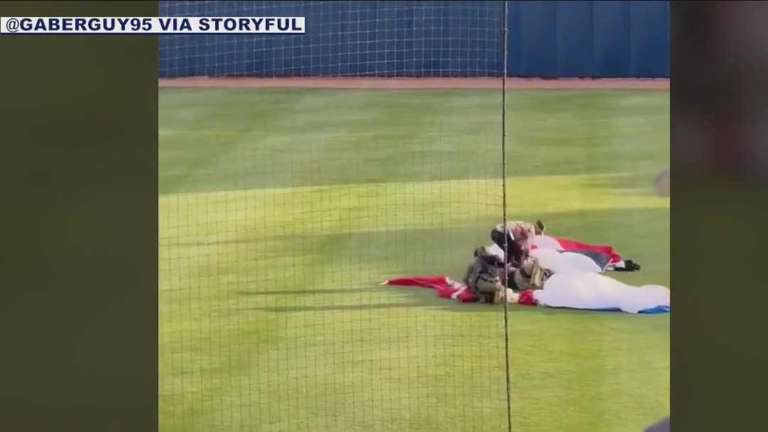 Paratroopers crash land at Arizona baseball game