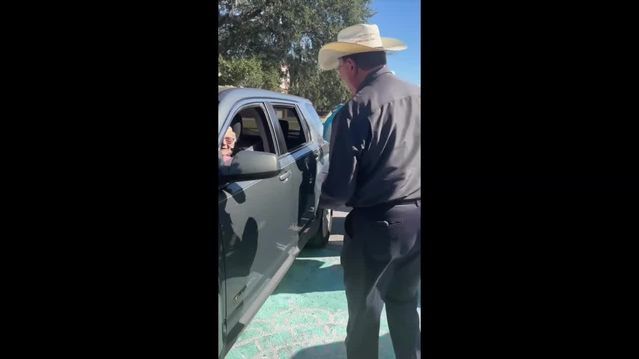 Grady Judd hands out turkeys ahead of Thanksgiving