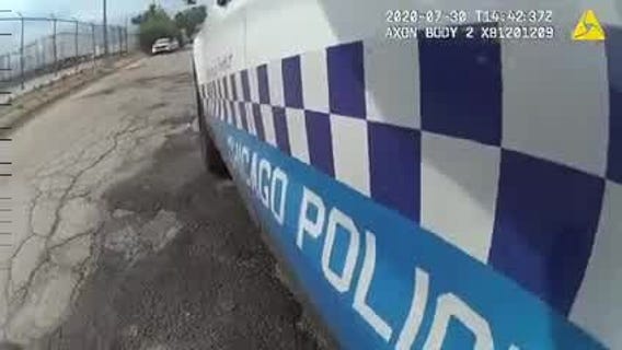 Video shows shootout between Chicago police, offender in 2020