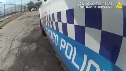 Video shows shootout between Chicago police, offender in 2020