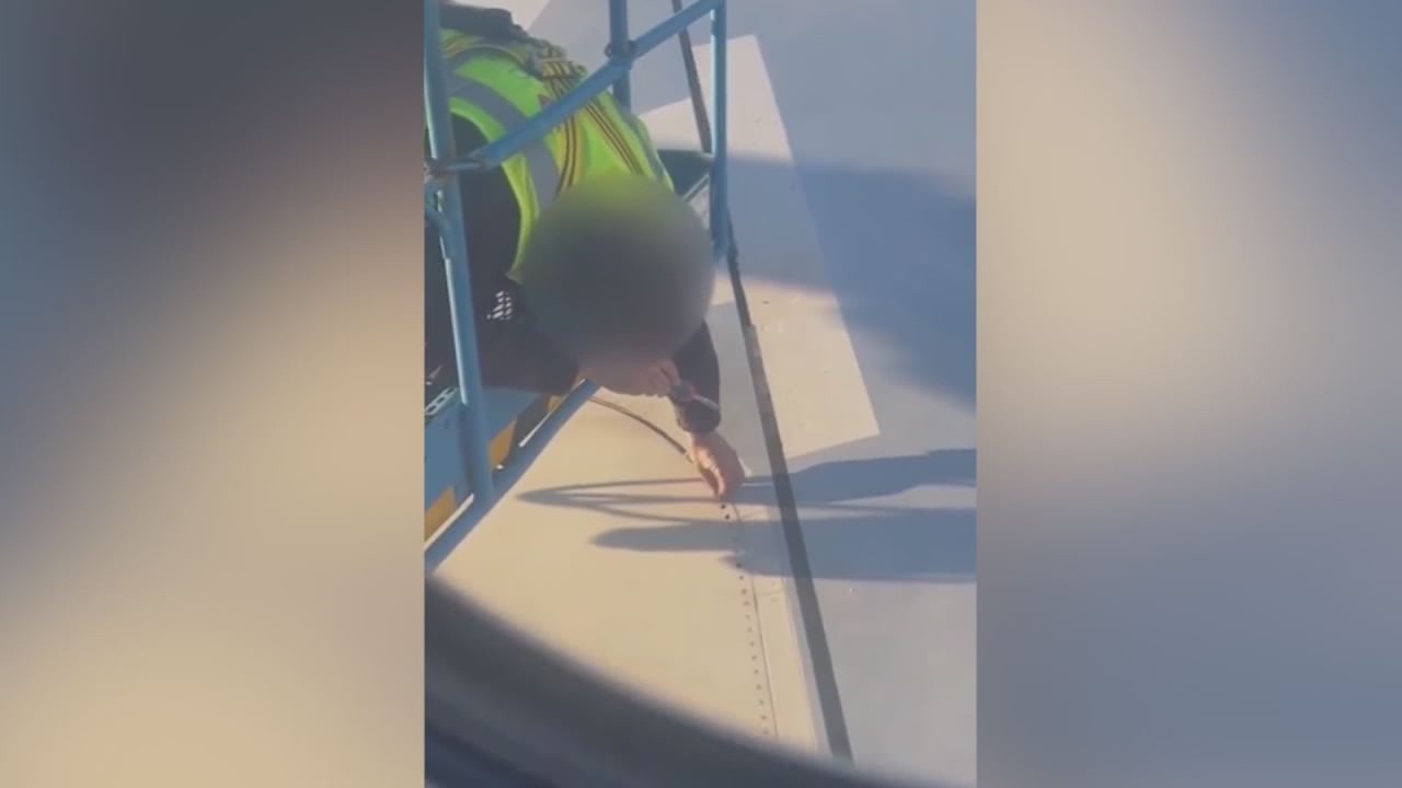 Plane passenger notices missing screws...