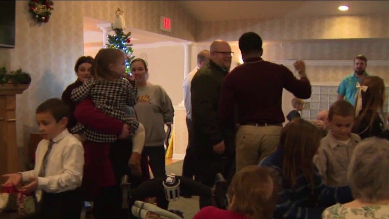 South Milwaukee students spread holiday cheer