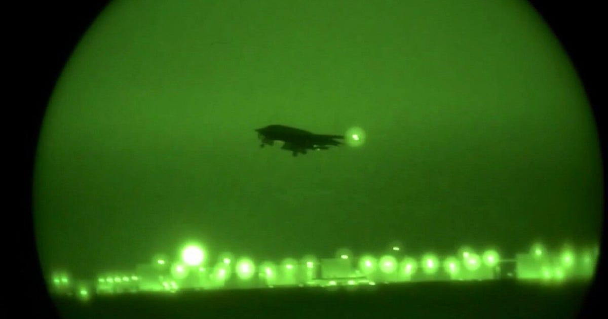 'Leave Iran now': Trump meets with top military leaders as Iran protests intensify