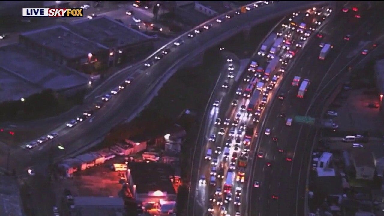 I-880 traffic stalled after big rig crash in Oakland