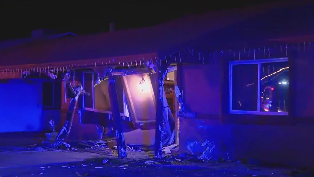 Car crashes into Phoenix home