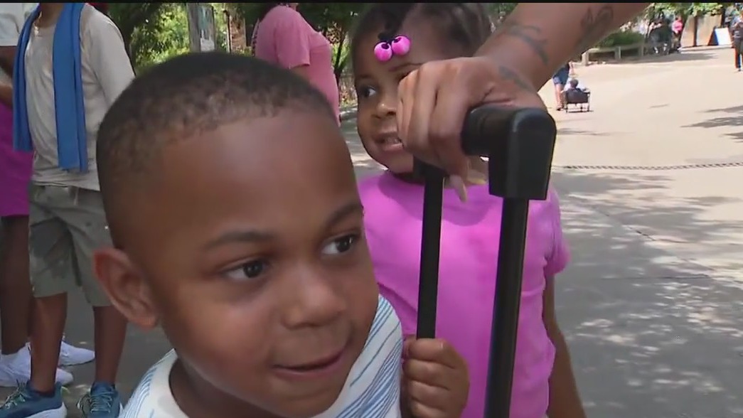 Families flock to Dallas Zoo Dollar Day