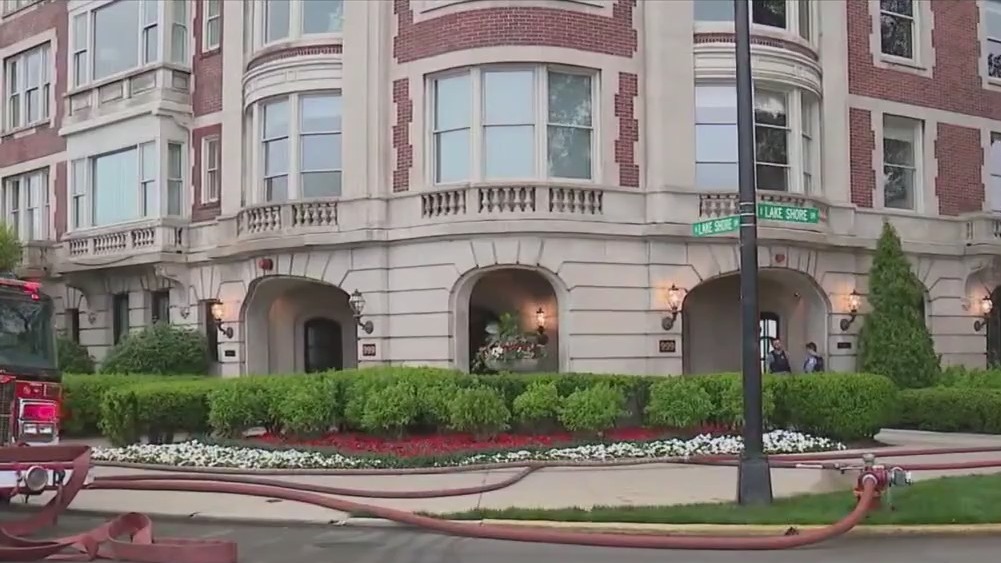 Crews battle fire at Gold Coast high-rise