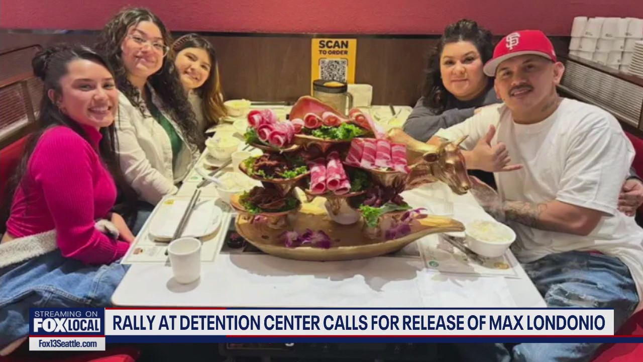 Union workers, friends rally at Tacoma ICE detention center for WA father