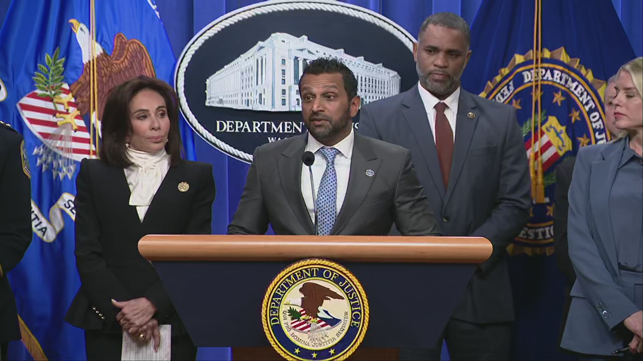 Alleged Jan. 6 pipe bomber reset phone 943 times before arrest, court docs say