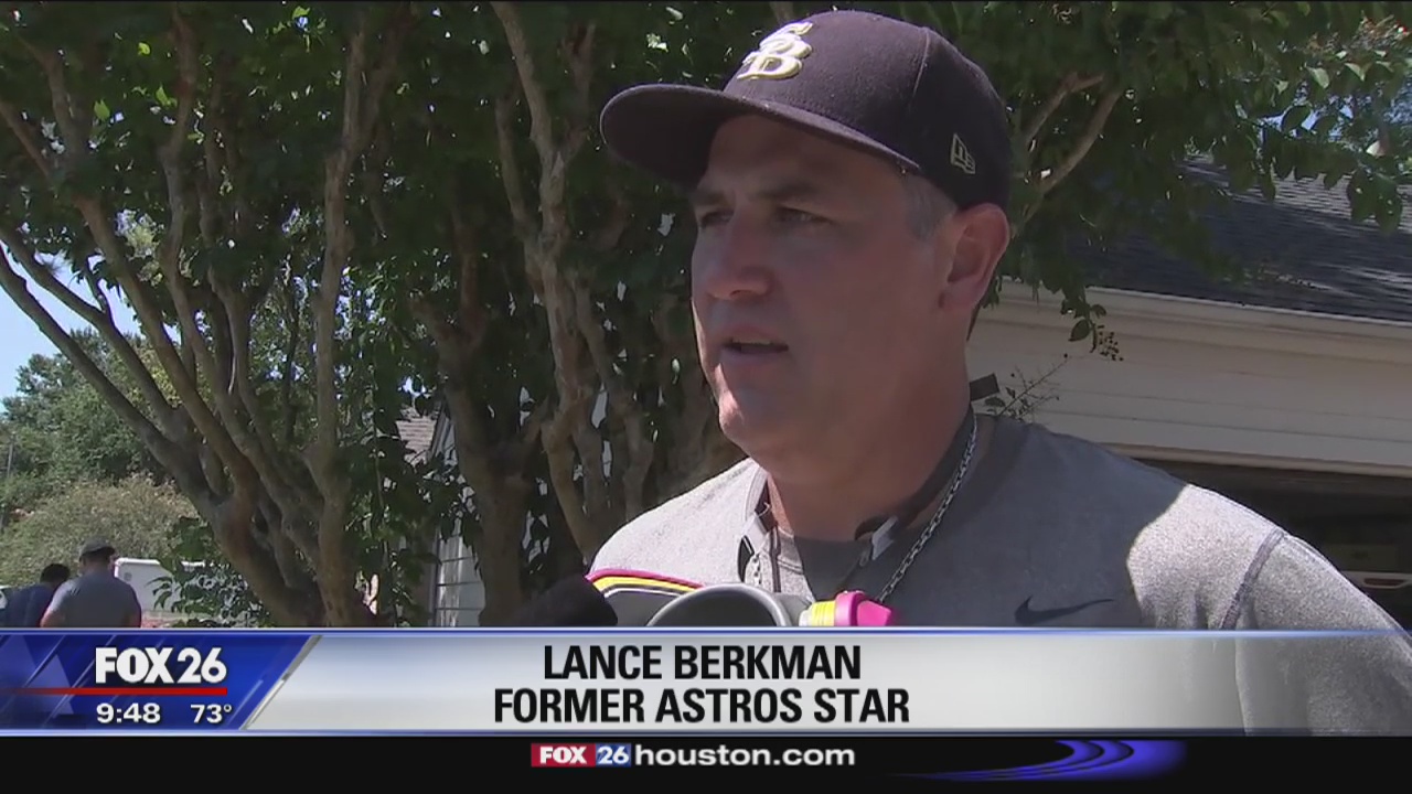 Pettite, Berkman help Harvey flood victim