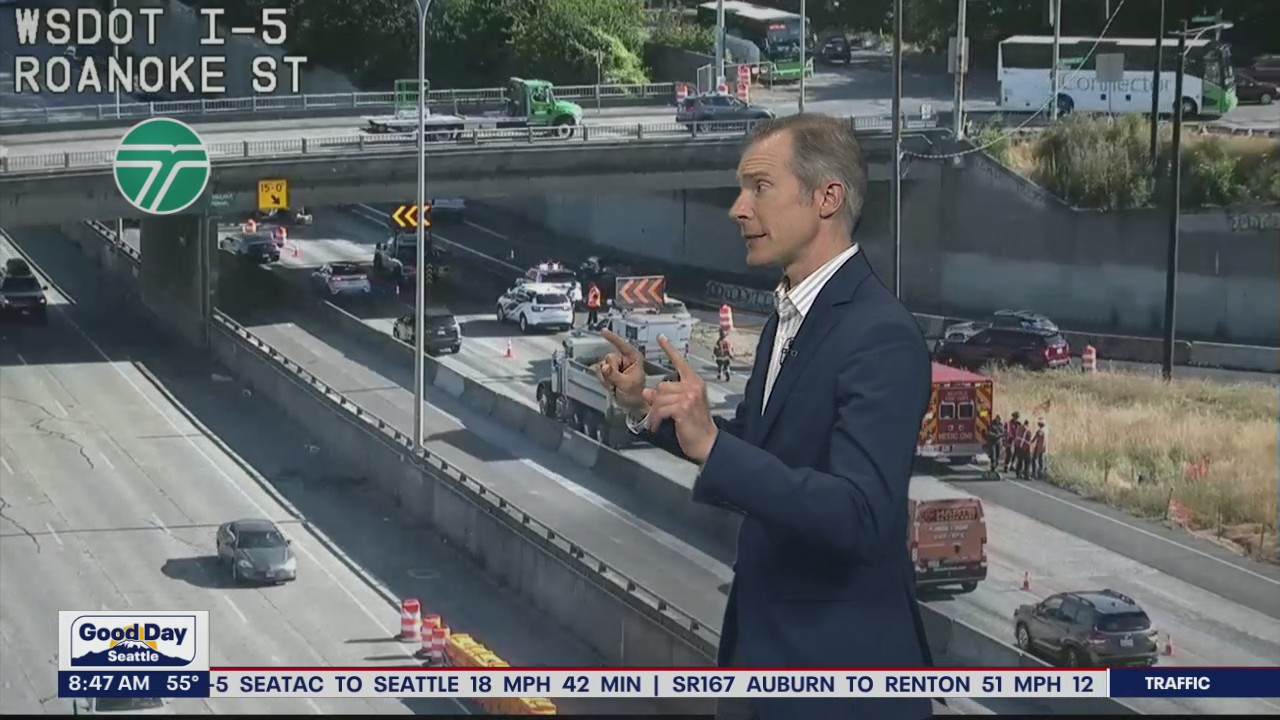 Cement truck rollover blocks I-5 North in Seattle; lengthy closure expected