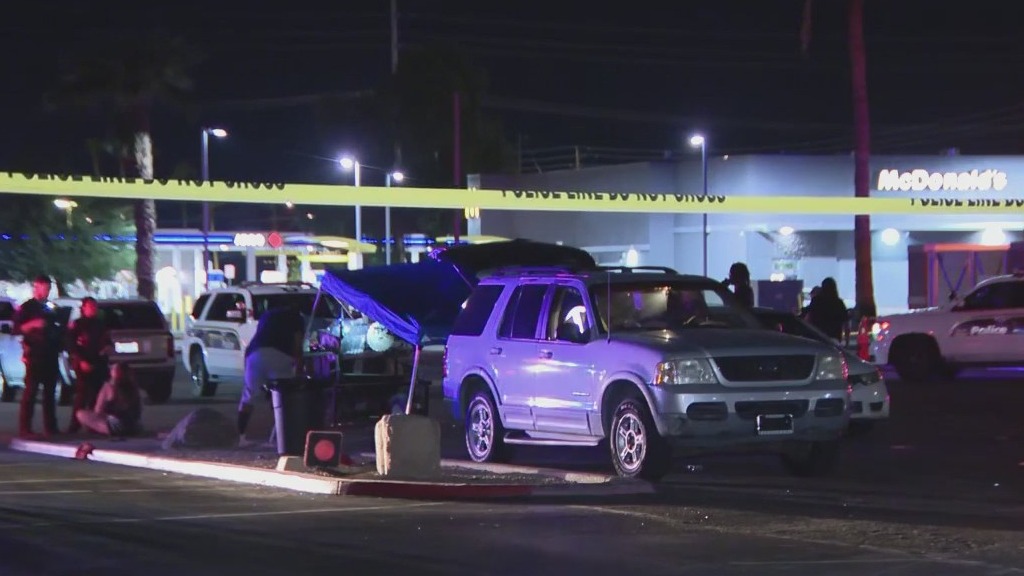 2 men stabbed at Phoenix strip mall; suspect detained