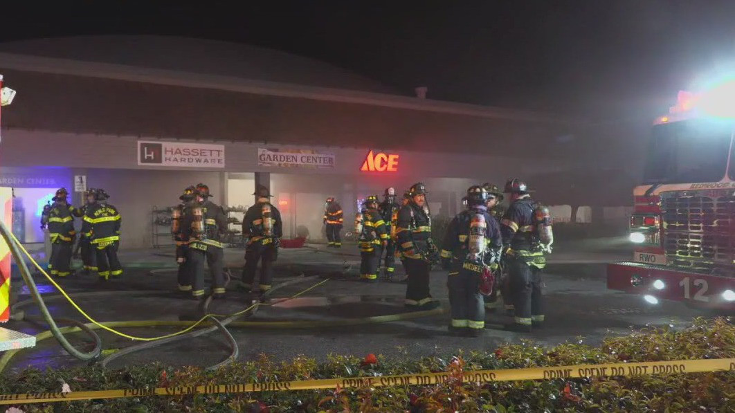 2 heroes take action in Redwood City saving woman from burning car