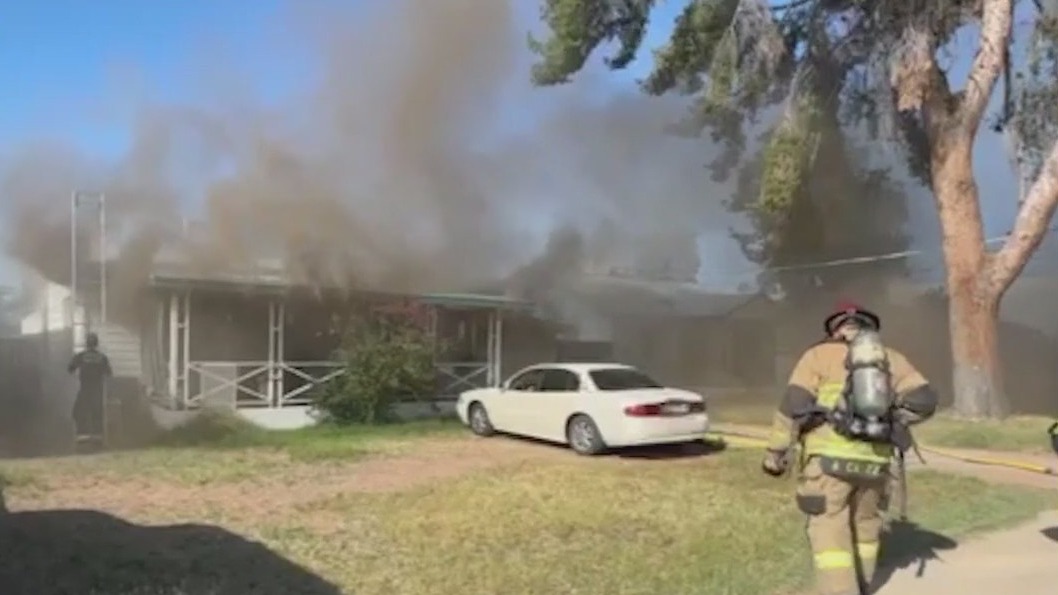 Fire damages east Phoenix home