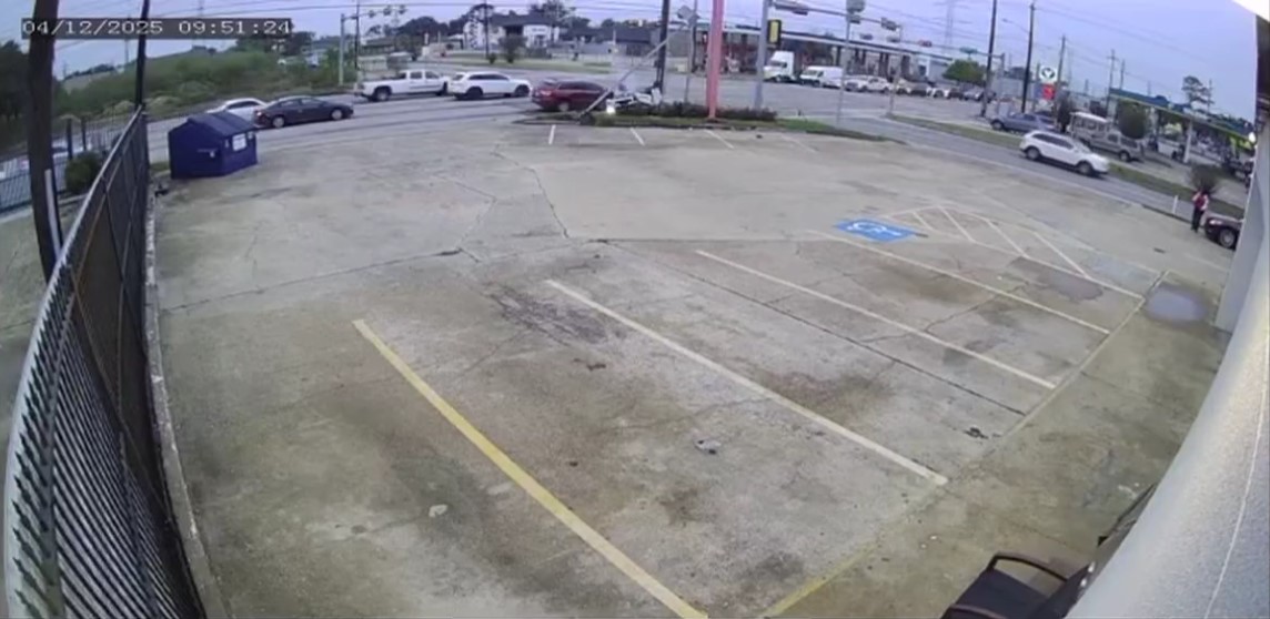 VIDEO: Suspect crashes vehicle into pole during chase