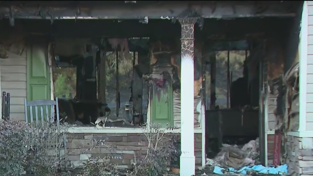 Elderly man killed, woman injured in house fire | FOX 5 Atlanta
