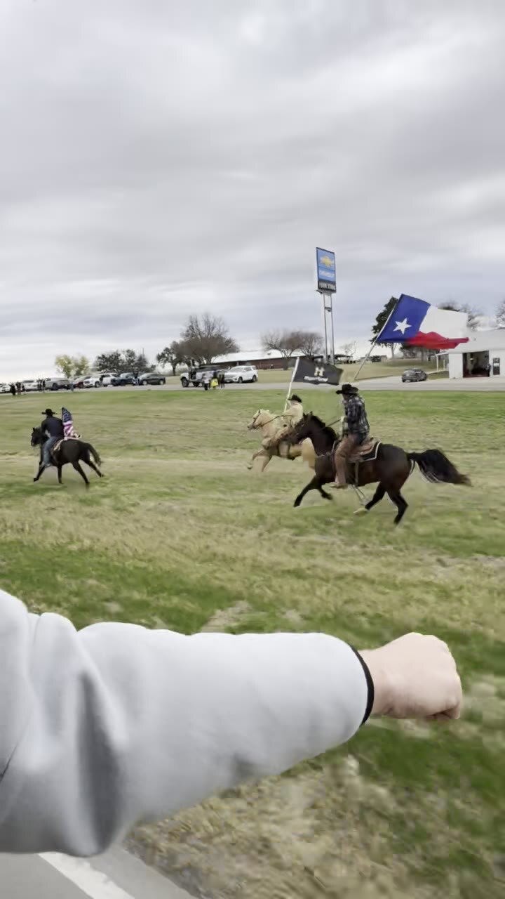 Texas football team gets a horse sendoff