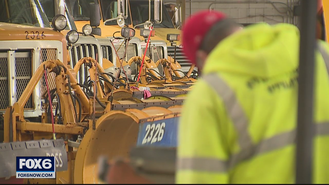 Kenosha DPW gears up for snow storm, asks for help from residents