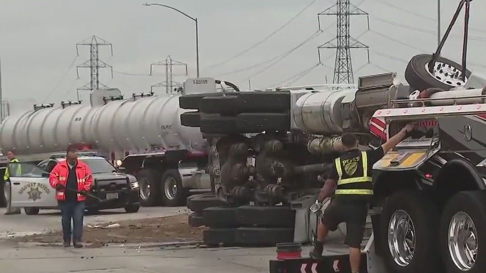 Overturned semi spills dirt, rocks across 605 Freeway