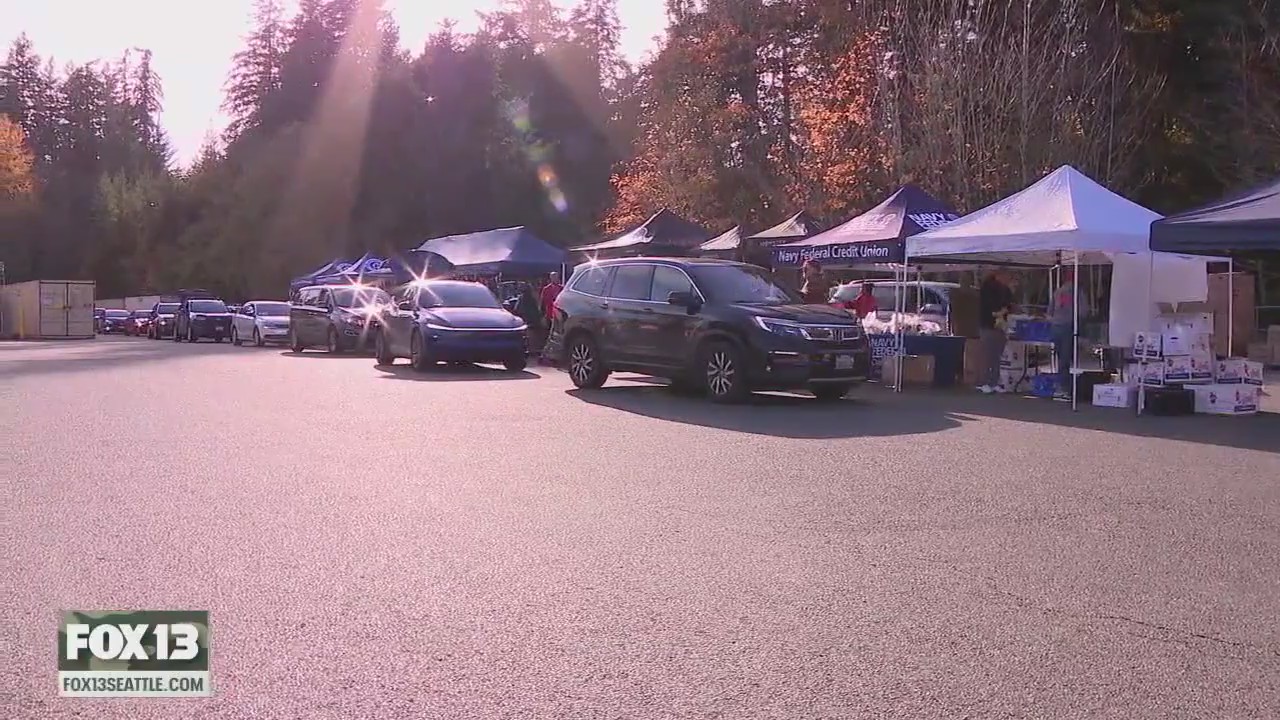 Military families receive food donations, gift cards in Bremerton