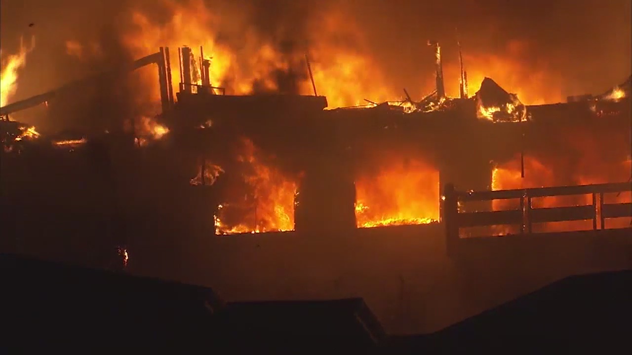 'Thomas Fire' scorches 31,000 acres in Ventura County; 0% containment