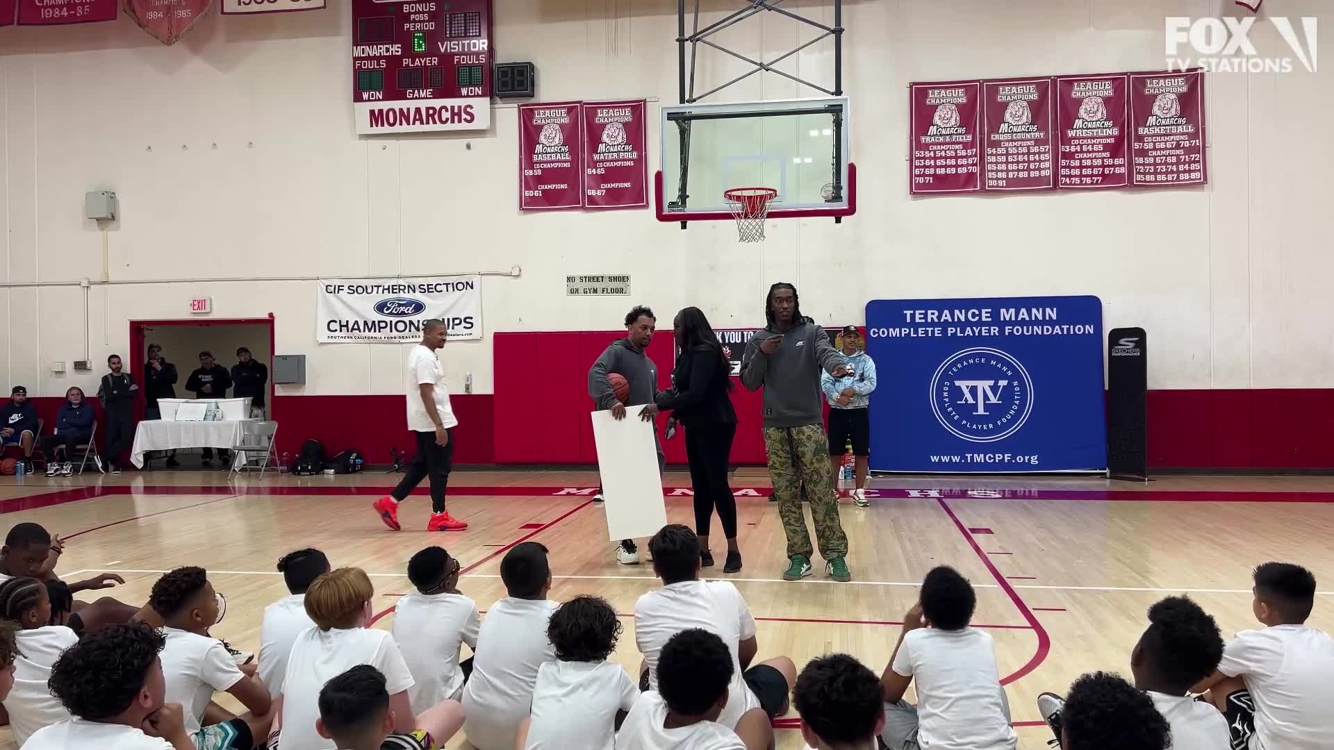 Terance Mann hosts basketball clinic in Inglewood