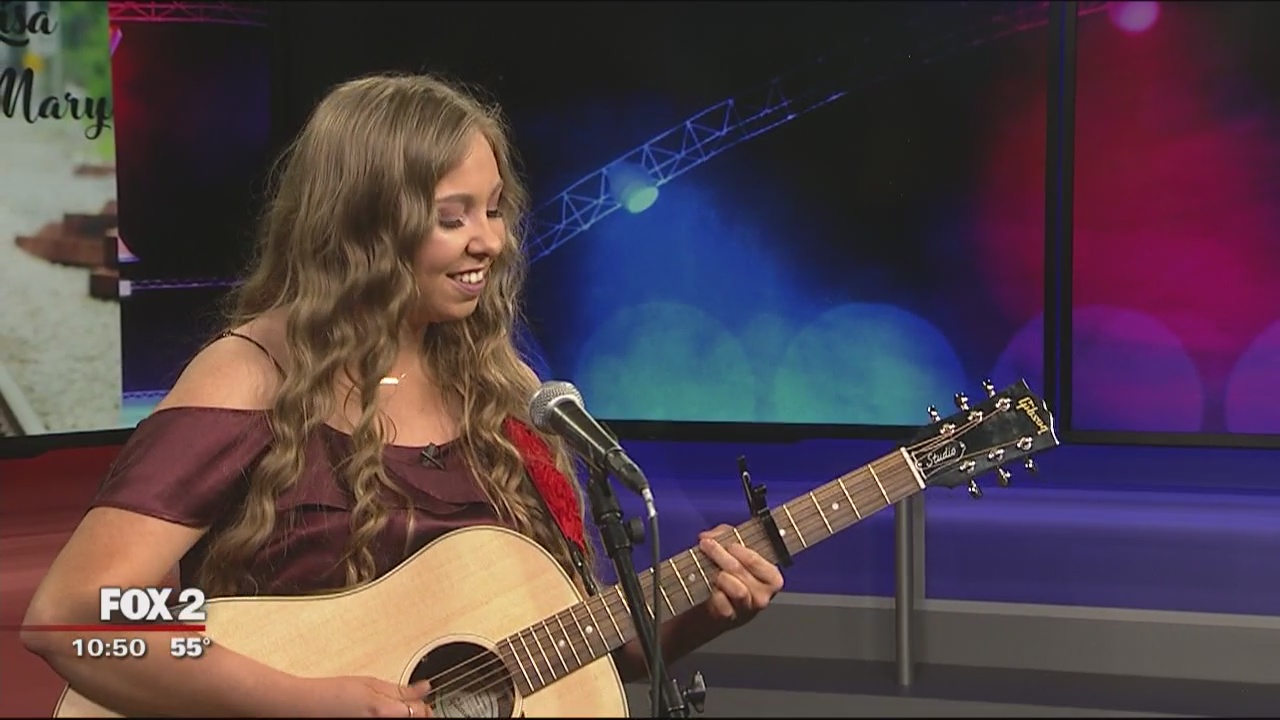 Country singer-songwriter Lisa Mary