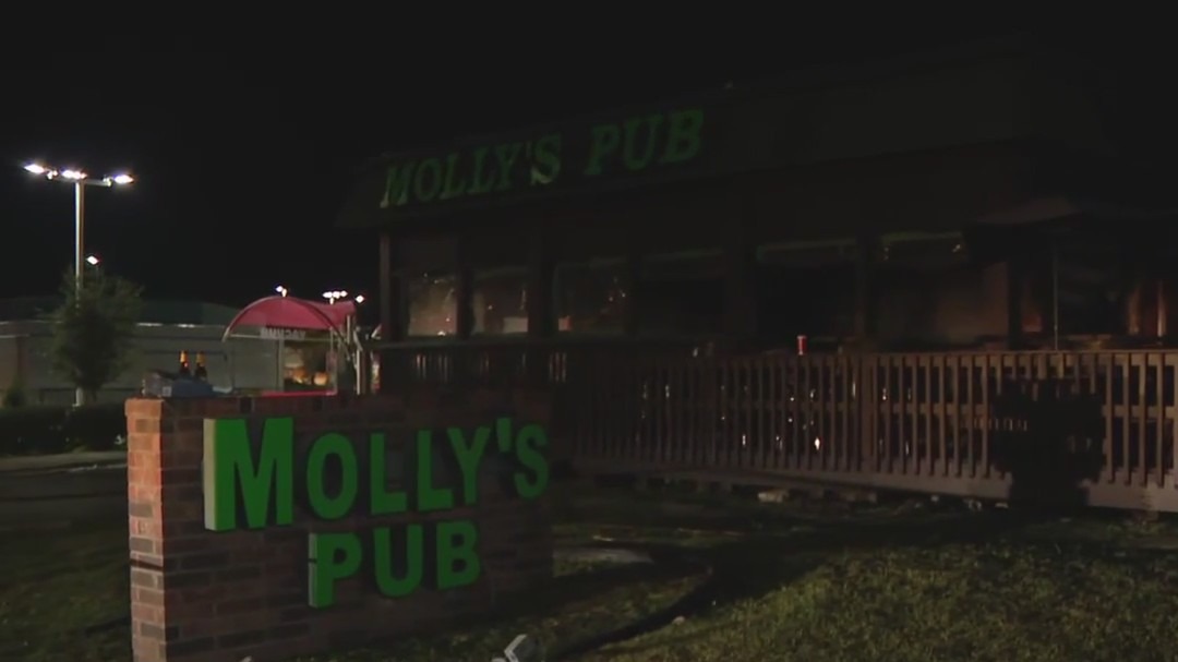 Fire destroys Molly's Pub in Clear Lake
