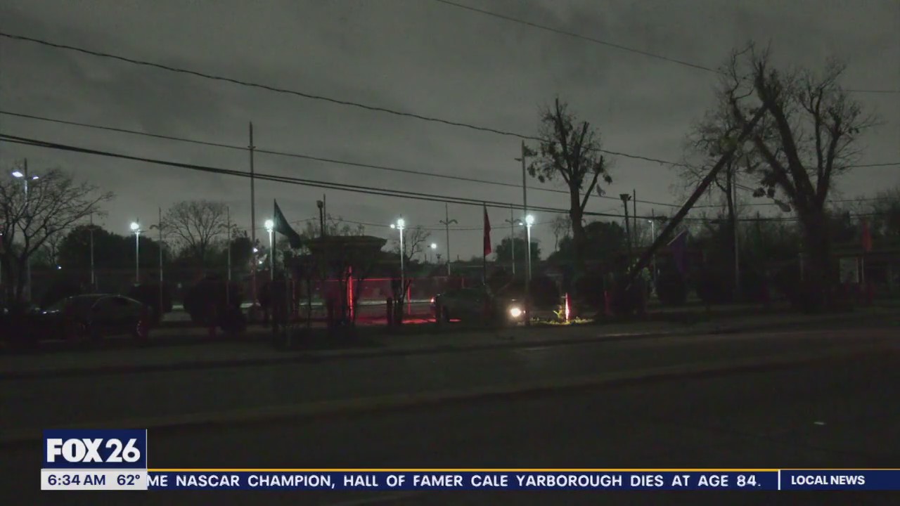 Speeding drunk driver hits light pole on airline