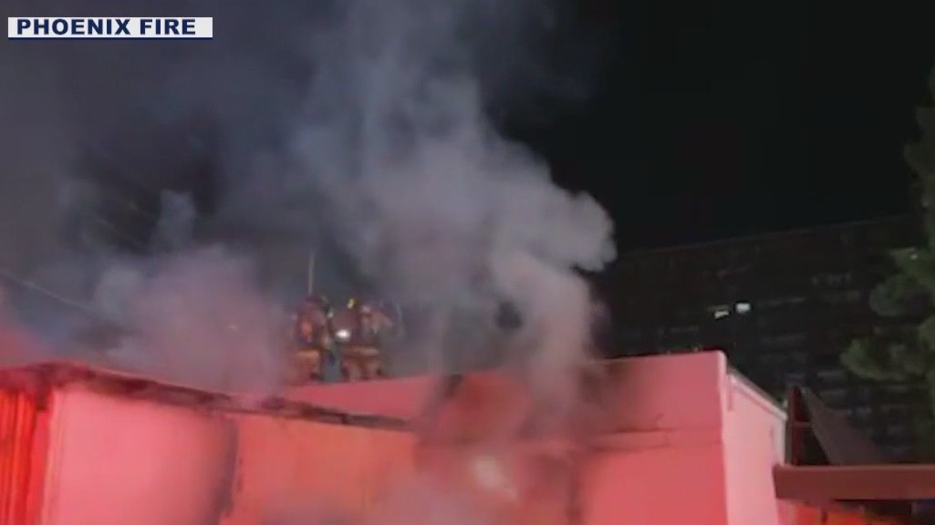 Dumpster fire spreads to strip mall in Phoenix | FOX 10 Phoenix
