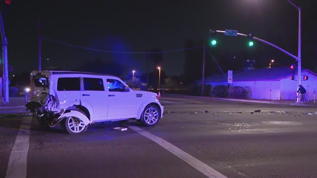 Overnight crash in Glendale under investigation