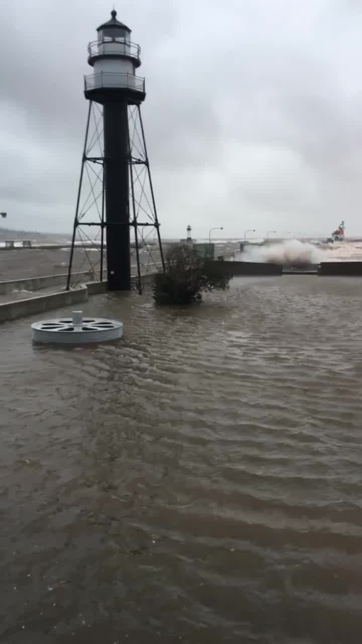 High waves in Canal Park in Duluth, Minn.
