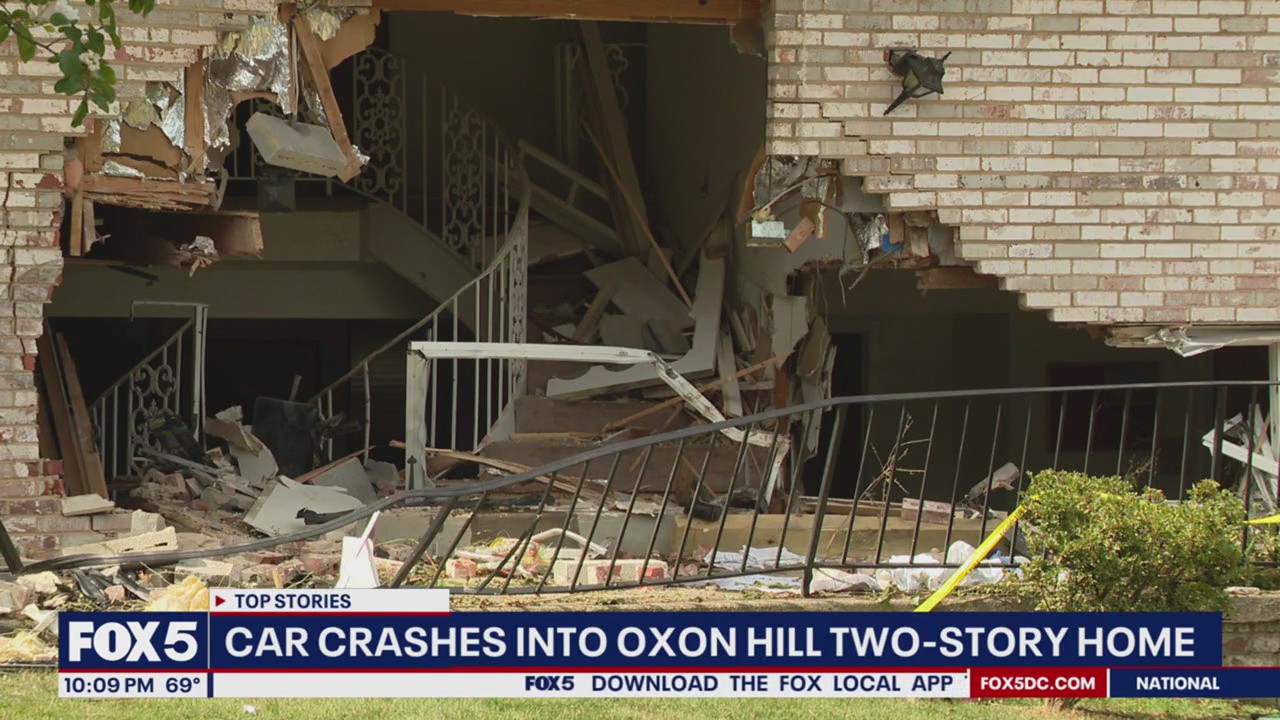 Car crashes into Oxon Hill home