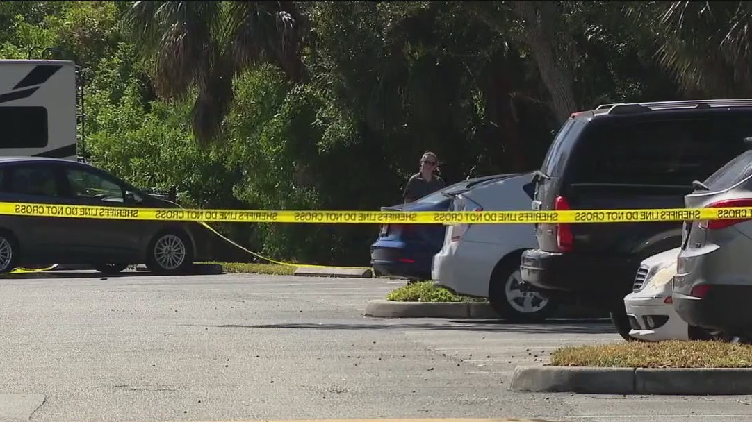 Sarasota deputy shoots knife-wielding man