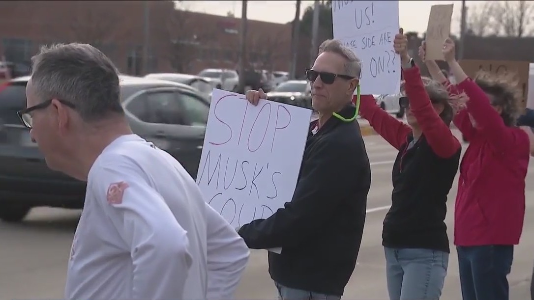 Protesters gather at Schaumburg Tesla dealership
