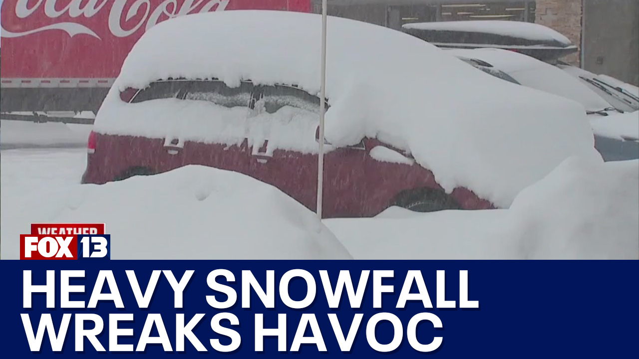 Heavy snowfall wreaks havoc along I-90 in Western Washington