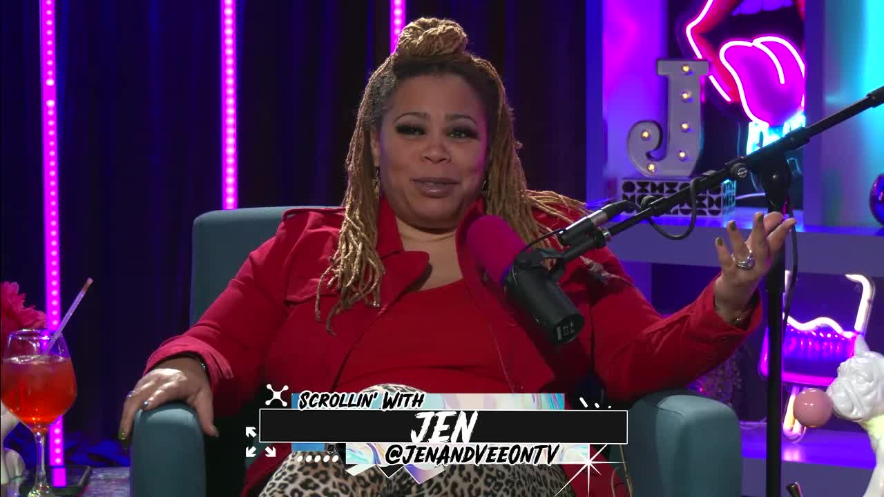 Werkin' It | Scrollin' With Jen & Vee