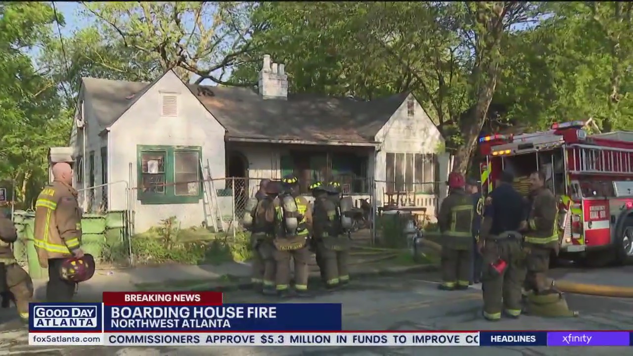 Crews battle boarding house fire in northwest Atlanta | FOX 5 Atlanta