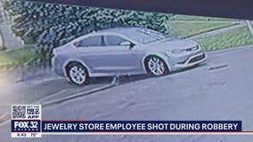 Oak Lawn jewelry store employee shot, critically injured during armed robbery