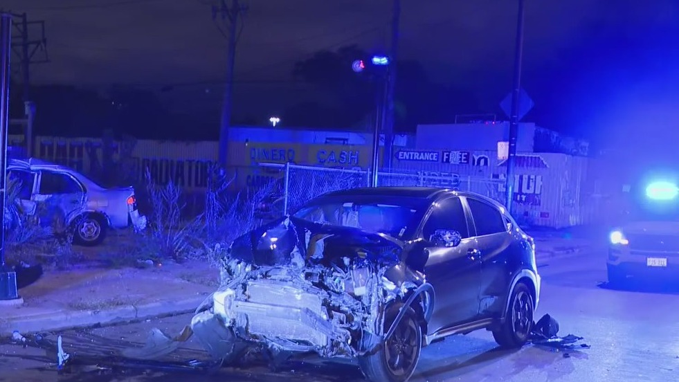 4 in custody after Chicago carjacking spree; woman killed in crash