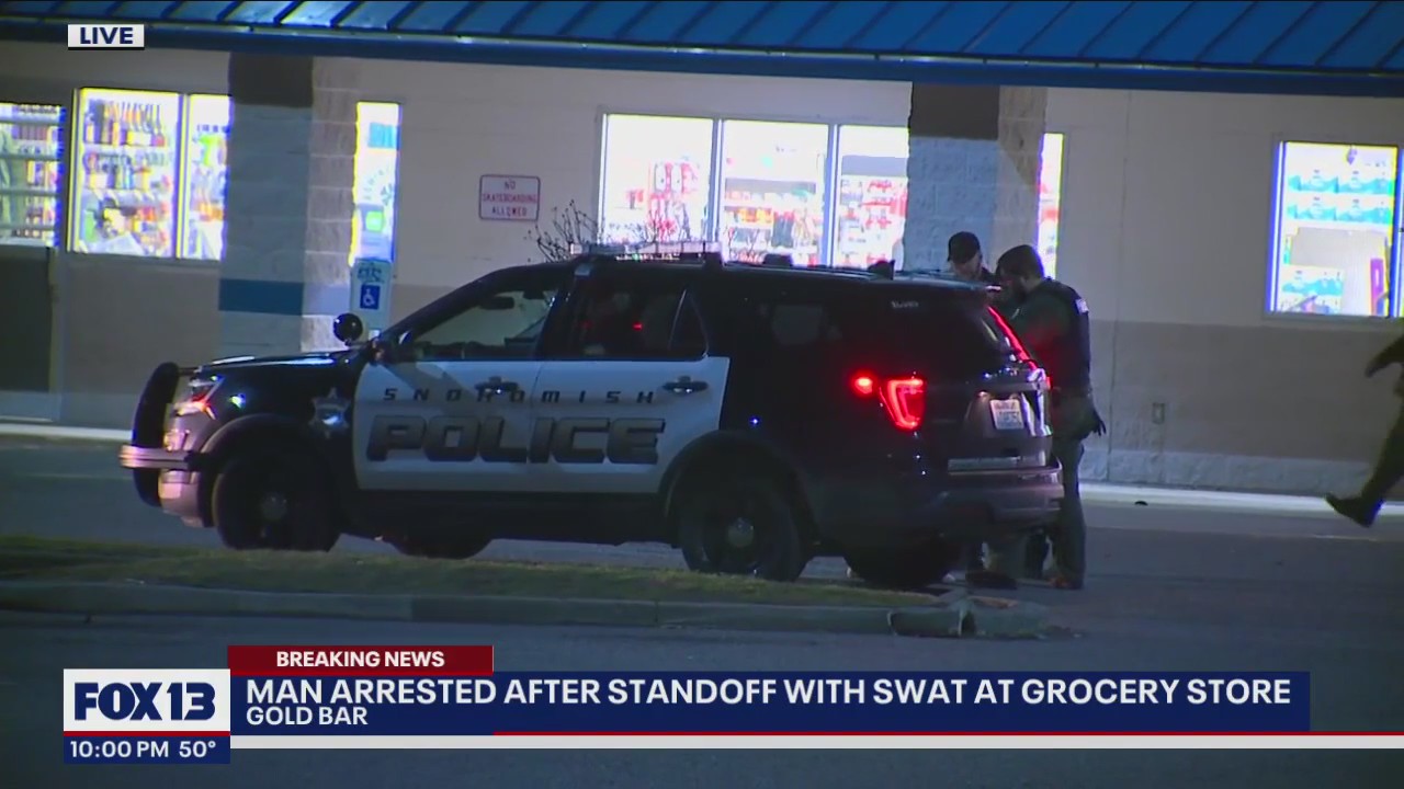 Man arrested after standoff inside Gold Bar grocery store | FOX 13 Seattle