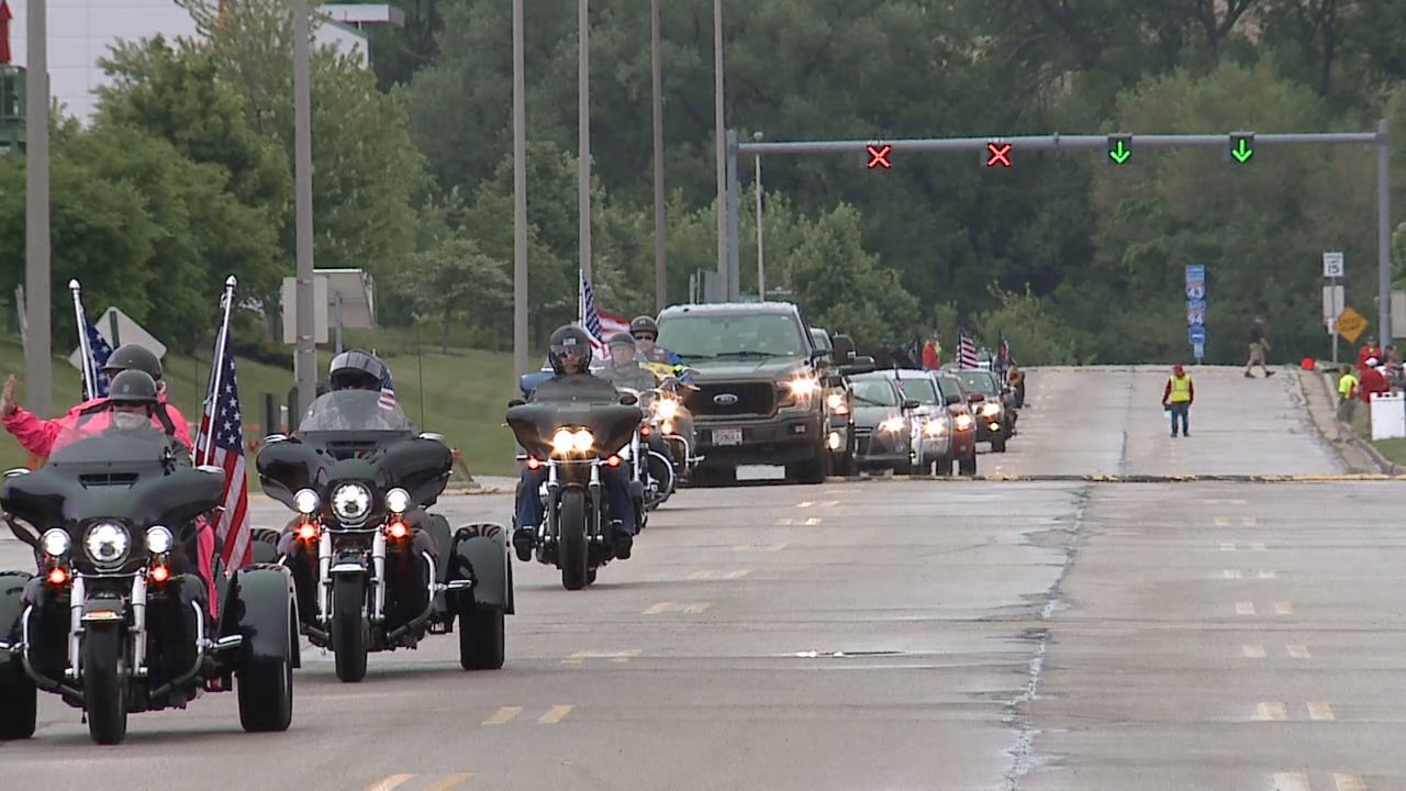 Stars and Stripes Honor Flight Parade honors vets