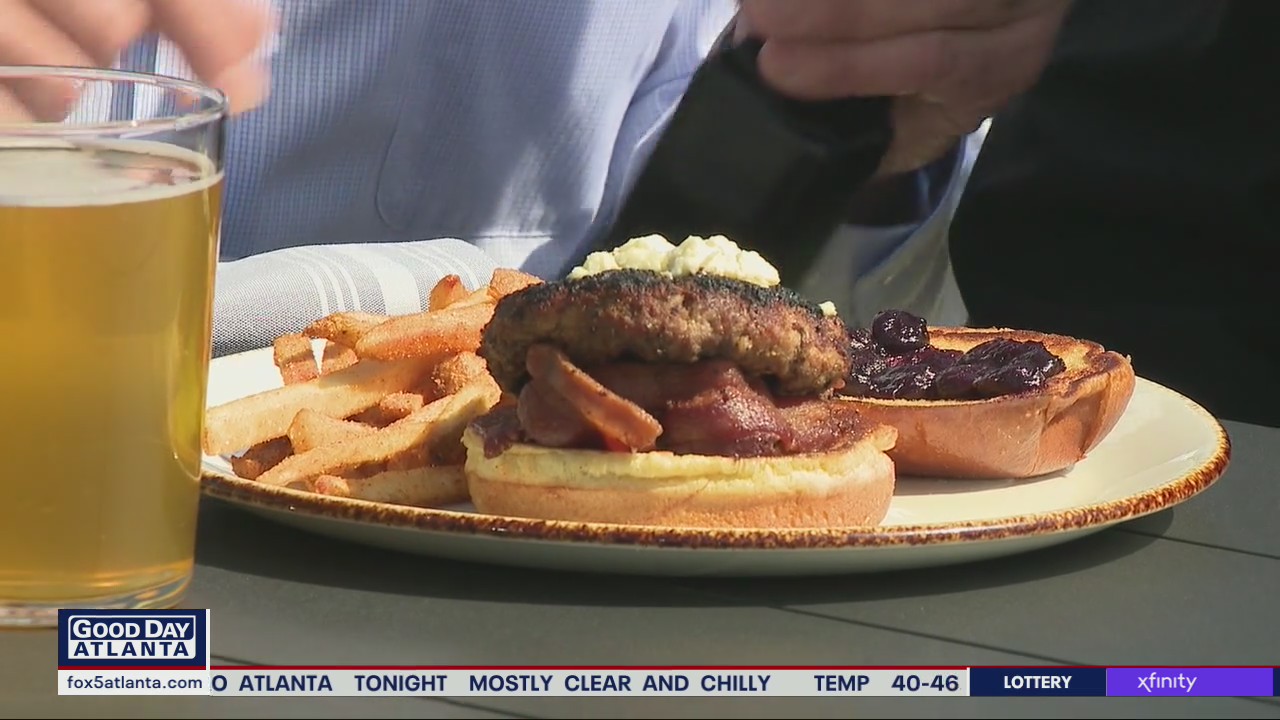 Burgers with Buck visits Boone's on Bobby Jones Golf Course
